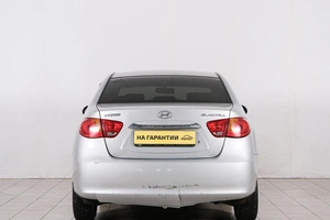 Седан Hyundai Elantra 2010 года, 589000 рублей, Красноярск