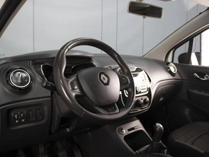 Внедорожник Renault Kaptur 2017 года, 1029000 рублей, Омск