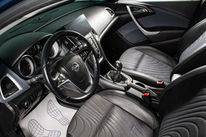 Седан Opel Astra 2014 года, 689000 рублей, Сургут