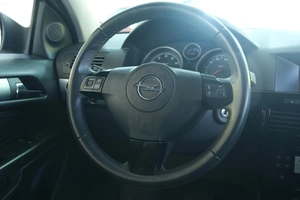 Хетчбэк Opel Astra GTC 2010 года, 519000 рублей, Омск