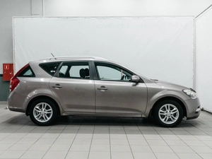 Универсал Kia Ceed 2011 года, 690000 рублей, Красноярск