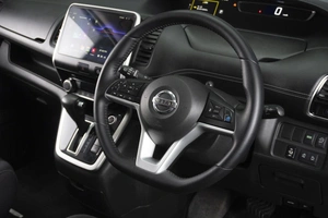 Минивэн Nissan Serena 2018 года, 1970000 рублей, Омск