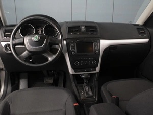 Внедорожник Skoda Yeti 2012 года, 860000 рублей, Омск