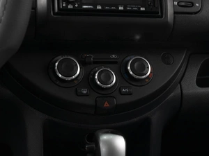 Хетчбэк Nissan Note 2013 года, 840000 рублей, Омск