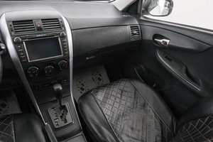 Седан Toyota Corolla 2010 года, 899000 рублей, Красноярск