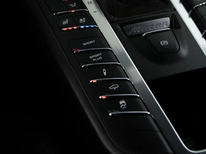 Внедорожник Porsche Macan Turbo 2014 года, 2877077 рублей, Москва