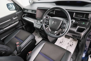 Минивэн Honda Stepwgn Spada 2021 года, 2999000 рублей, Красноярск