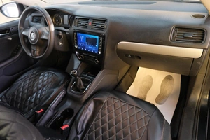 Седан Volkswagen Jetta 2011 года, 919000 рублей, Омск