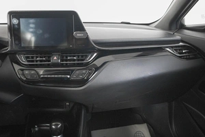 Внедорожник Toyota C-HR 2018 года, 2049000 рублей, Кемерово
