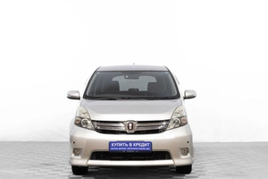 Минивэн Toyota Isis 2011 года, 1299000 рублей, Барнаул