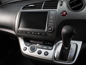 Минивэн Honda Stream 2009 года, 1080000 рублей, Омск