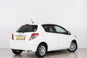 Хетчбэк Toyota Vitz 2011 года, 889000 рублей, Красноярск