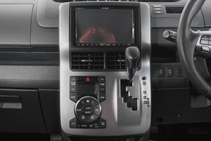 Минивэн Toyota Voxy 2013 года, 2069000 рублей, Кемерово