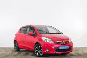 Хетчбэк Toyota Vitz 2012 года, 1069000 рублей, Тюмень