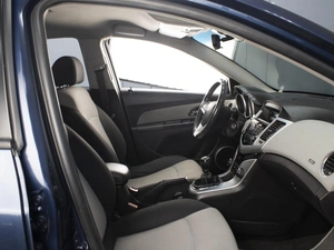 Седан Chevrolet Cruze 2011 года, 678125 рублей, Омск