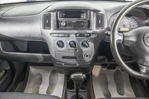 Универсал Toyota Succeed 2002 года, 499000 рублей, Барнаул