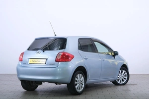 Хетчбэк Toyota Auris 2007 года, 859000 рублей, Омск