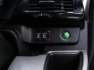 Минивэн Honda Stepwgn Spada 2016 года, 1699000 рублей, Красноярск
