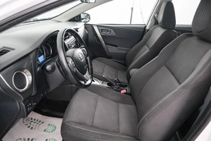 Хетчбэк Toyota Auris 2013 года, 1119000 рублей, Красноярск