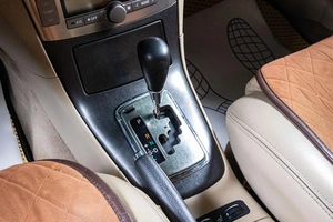 Седан Toyota Avensis 2005 года, 599000 рублей, Сургут