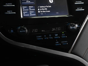 Седан Toyota Camry 2019 года, 3819000 рублей, Тюмень