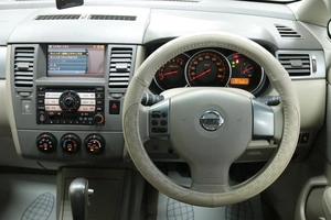 Седан Nissan Tiida 2005 года, 548000 рублей, Солонцы