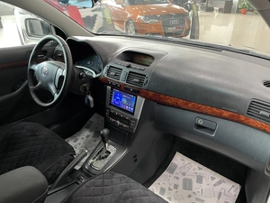 Седан Toyota Avensis 2004 года, 787000 рублей, Солонцы