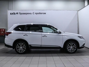 Внедорожник Mitsubishi Outlander 2018 года, 2200000 рублей, Красноярск