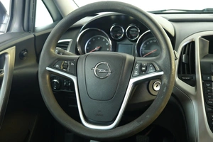 Хетчбэк Opel Astra 2012 года, 919000 рублей, Омск
