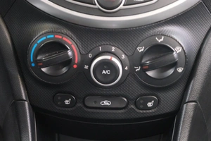 Хетчбэк Hyundai Solaris 2012 года, 739000 рублей, Омск