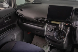 Минивэн Toyota Wish 2013 года, 1299000 рублей, Томск