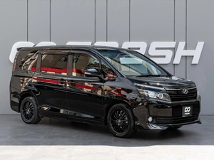 Минивэн Toyota Voxy 2017 года, 1750000 рублей, Краснодар