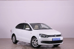 Седан Volkswagen Polo 2014 года, 1059000 рублей, Омск