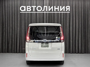 Минивэн Toyota Esquire 2015 года, 1849000 рублей, Красноярск
