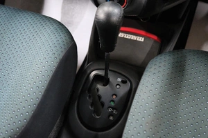 Хетчбэк Toyota Vitz 2005 года, 549000 рублей, Омск