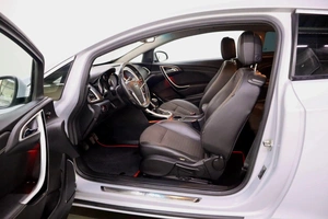 Хэтчбек Opel Astra 2012 года, 880000 рублей, Брянск