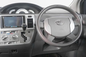 Минивэн Toyota Raum 2005 года, 549000 рублей, Кемерово