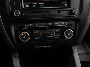 Седан Volkswagen Jetta 2012 года, 969000 рублей, Тюмень