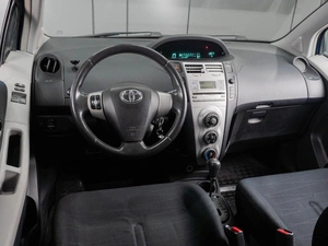 Хетчбэк Toyota Yaris 2008 года, 720000 рублей, Тюмень