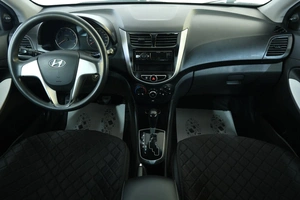 Седан Hyundai Solaris 2014 года, 889000 рублей, Омск