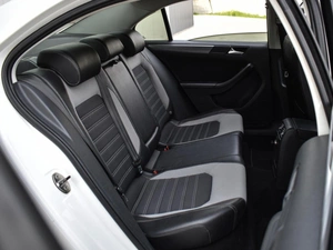 Седан Volkswagen Jetta 2011 года, 990000 рублей, Краснодар