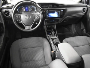 Седан Toyota Corolla 2017 года, 1647300 рублей, Казань