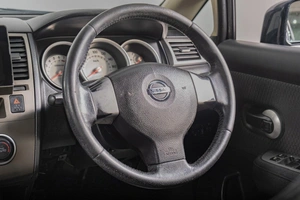 Хетчбэк Nissan Tiida 2012 года, 839000 рублей, Томск
