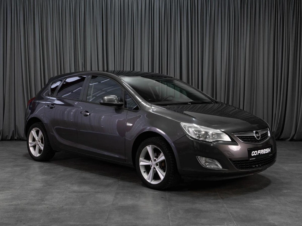 Хетчбэк Opel Astra 2012 года, 719000 рублей, Тюмень
