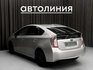 Лифтбек Toyota Prius 2015 года, 1420000 рублей, Красноярск