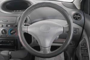 Хетчбэк Toyota Vitz 2000 года, 329000 рублей, Кемерово