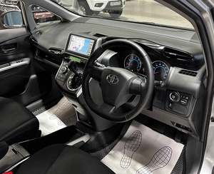 Минивэн Toyota Wish 2010 года, 1297000 рублей, Красноярск