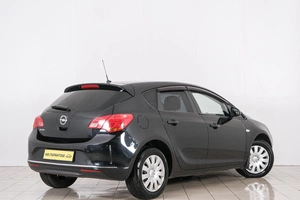 Хетчбэк Opel Astra 2013 года, 849000 рублей, Красноярск