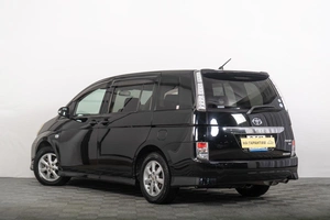Минивэн Toyota Isis 2011 года, 1449000 рублей, Томск