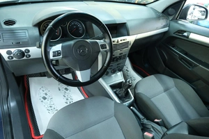 Универсал Opel Astra 2010 года, 699000 рублей, Омск